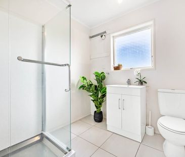 Cozy sunny one bedroom PLUS downstairs sleepout unit in Saint Heliers. - Photo 6