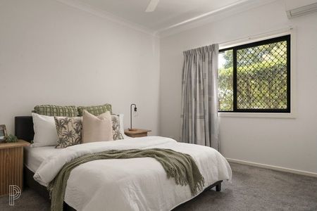 Luxury Family Living in the Heart of Carseldine - Photo 2