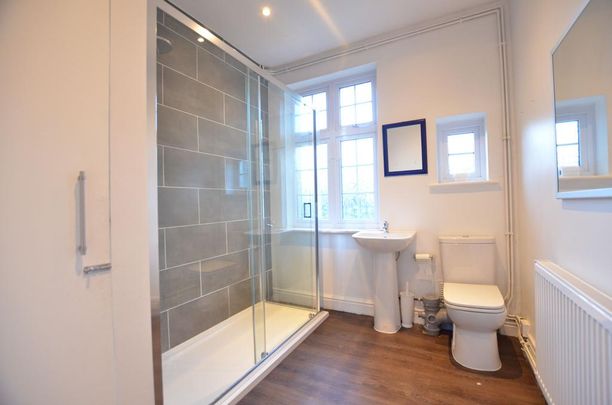 4 bedroom bungalow to rent - Photo 1