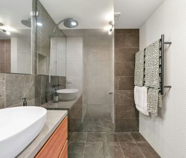 Fully Furnished Designer Penthouse Apartment With Views - Photo 6