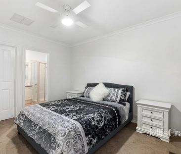 Immaculate indoor/outdoor living - Photo 4