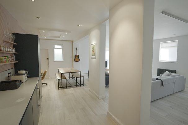 3 Bed Semi-Detached House, Burnt Ash Hill, SE12 - Photo 1