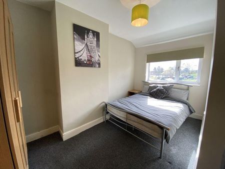 1 bedroom in a house share to rent - Photo 5