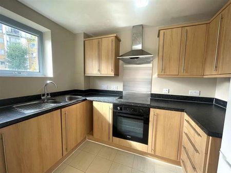 Coombe Way, Farnborough, GU14 - Photo 5