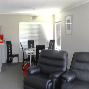 3 Bedroom Burswood Property&excl;&excl; - Photo 3