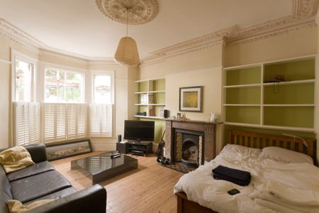 2 Bed Flat, Deronda Road, SE24 - Photo 2