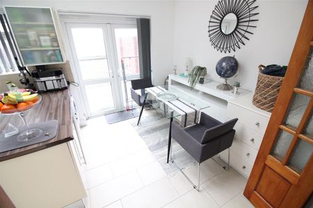 Kingsbridge Crescent, Southall - Photo 3