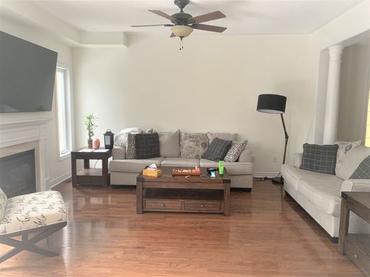 For Lease - 22 Aladdin Crescent, Richmond Hill, Ontario - Photo 1