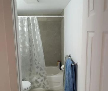 Très beau et grand 3 1/2 à Saint Léonard!!! - Photo 2