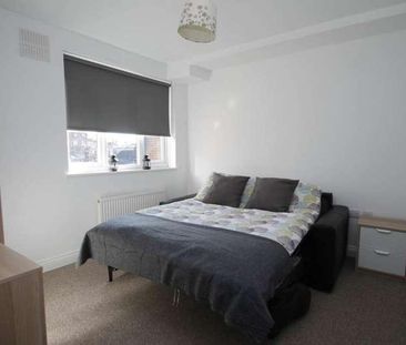 High Street, Rushden, NN10 - Photo 5