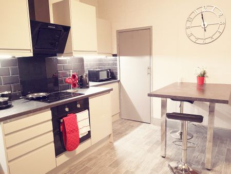 Aston View Room 3 - Photo 4