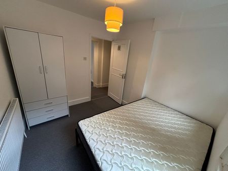 Room in a Shared Flat, Endlesham Road, SW12 - Photo 5