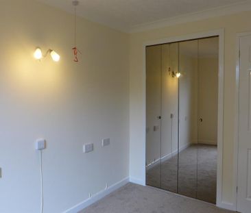 1 bedroom retirement property to rent - Photo 6