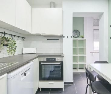 Room in a shared 4-bedroom apartment for rent in Amadora. - Photo 4