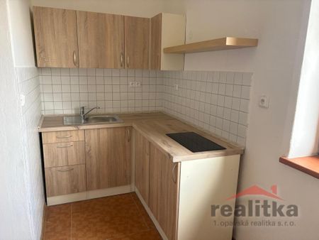 Pronájem bytu 1+kk 28 m2 - Fotografie 5