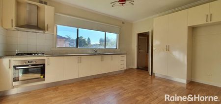 Spacious 4 Bedroom House - Photo 5