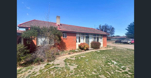 3 Bedroom house w/ minimal maintenance - Photo 1