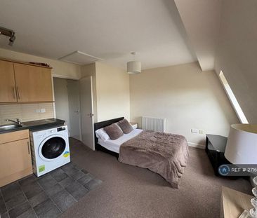 Studio to rent - Photo 2