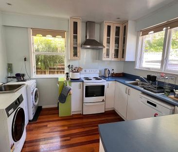 Charming 2-Bed Eastbourne Flat, Beachside Bliss - Photo 4