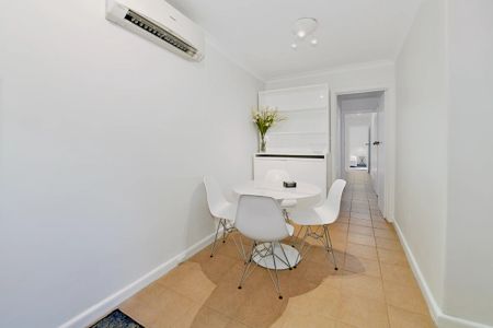 Cute 1-bedroom apartment near South Yarra Station train station - Photo 5