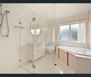 Spacious Upper Duplex with Ocean Views - Photo 4