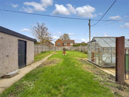 3 bedroom semi-detached house to rent - Photo 2