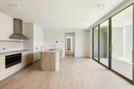 Modern Marina-View Apartment in Martha Cove - Photo 3