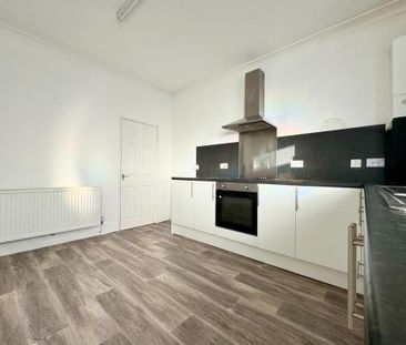 2 bedroom end of terrace house to rent - Photo 5