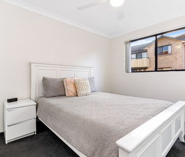Stylish and Convenient: Modern 2-Bedroom Unit in Engadine - Photo 3