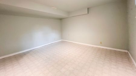Grovenor Gem Beutiful Home With Private Yard And Garage. - Photo 5