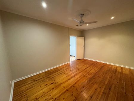 “Charming & Elegant 3 Bedroom Home!” - Photo 3