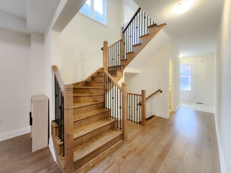 For Lease - 72 Kentledge Avenue, East Gwillimbury, Ontario - Photo 2