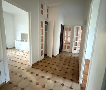 Location Appartement 3 pièces 77m² BRON 69500 - Photo 2