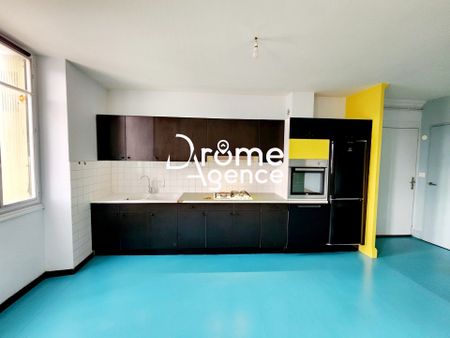 Location Appartement 5 pièces 116m² ST MARCEL LES VALENCE 26320 - Photo 2