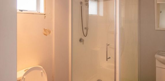 Tidy bedroom in shared housing! - Photo 2