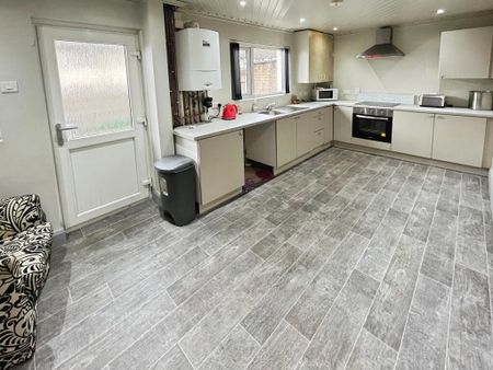 5 Craig Crescent, Lisburn, BT28 1HB - Photo 2