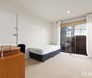 STUDIO UNIT - FURNISHED - RENT INCLUDES UTILITIES - Photo 3