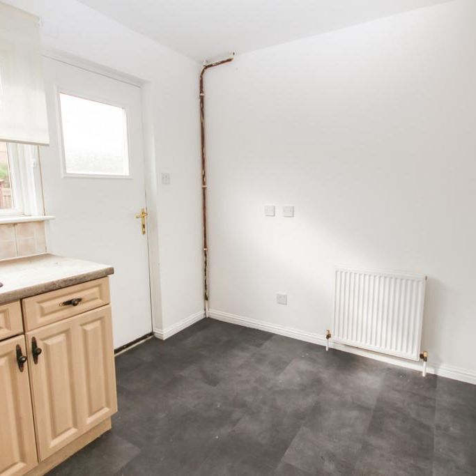 2 bedroom end of terrace house to rent - Photo 1
