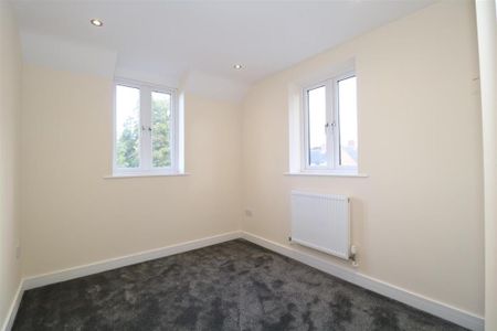 4 bedroom detached house to rent - Photo 2