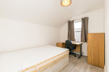 1 bedroom in a house share to rent - Photo 5