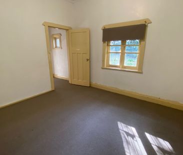 3 BEDROOM HOUSE - Photo 6