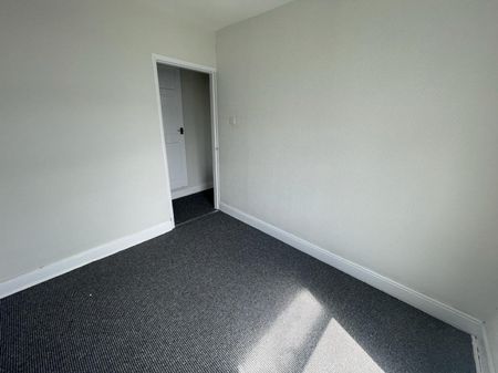 3 bed Terraced - To Let - Photo 2