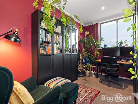RENOVATED COMFORT AND CONVENIENCE IN RICHMOND - Photo 2