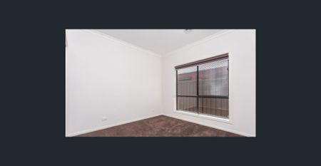 Spacious 4-Bedroom Family Home in a Prime Location! - Photo 5