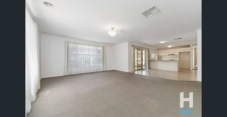 Beautifully Maintained Family Home - Photo 2