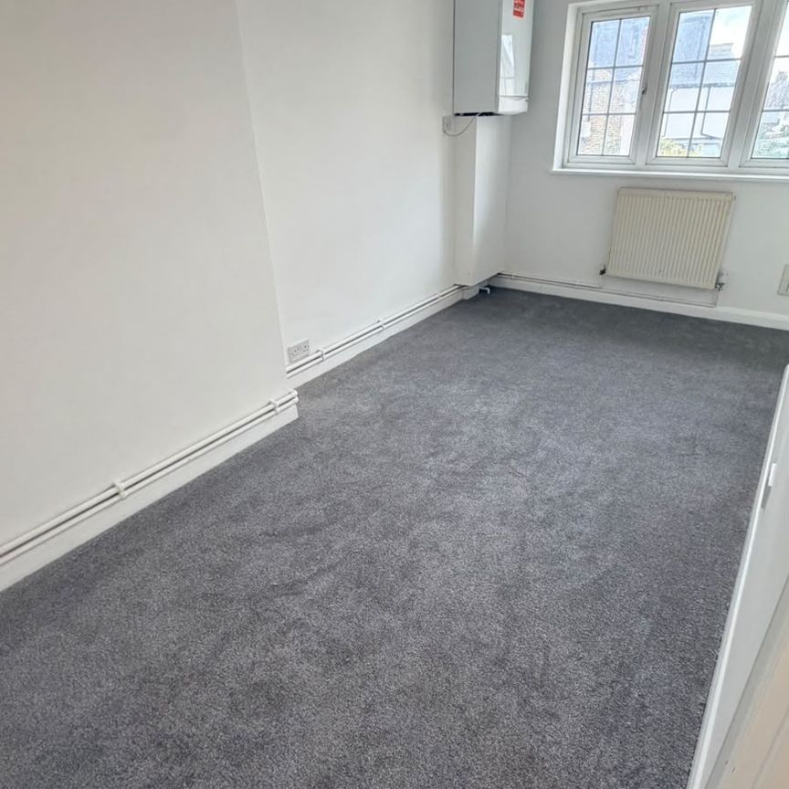 2 bed Flat in 37 Addiscombe Road , Croydon, CR0 6SA - Photo 1