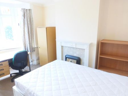 3 bedroom semi-detached house to rent - Photo 3