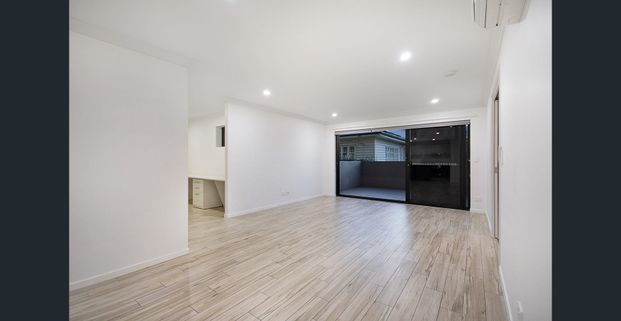Ground Floor Gem Just Steps from Greenslopes Hospital! (Rent increasing from $675/week to $720/week 04/02/2026) - Photo 1