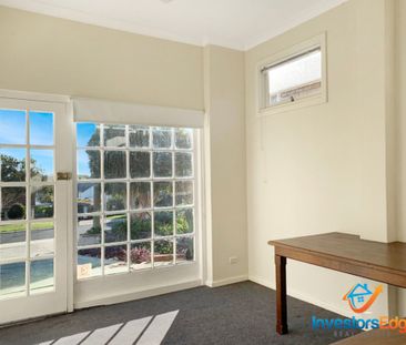 Charming and Peaceful 3-Bedroom Home in the heart of Duncraig! - Photo 5