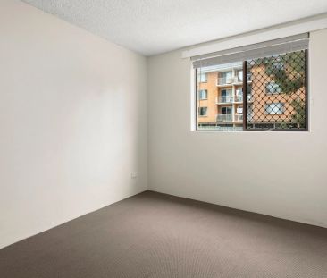 Bright One Bedroom Unit in Prime Queanbeyan Location - Photo 2